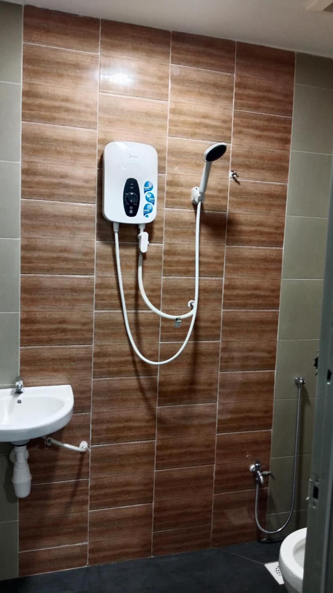 Nilai H2 Hotel Buitenkant foto