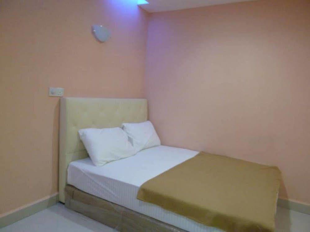 Nilai H2 Hotel Buitenkant foto
